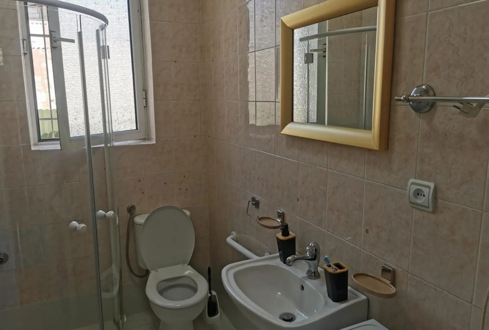 Gm Tirana Hostel Albania